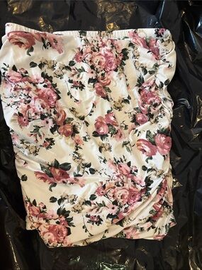 Floral Ruched Bodycon Skirt in White and Pink